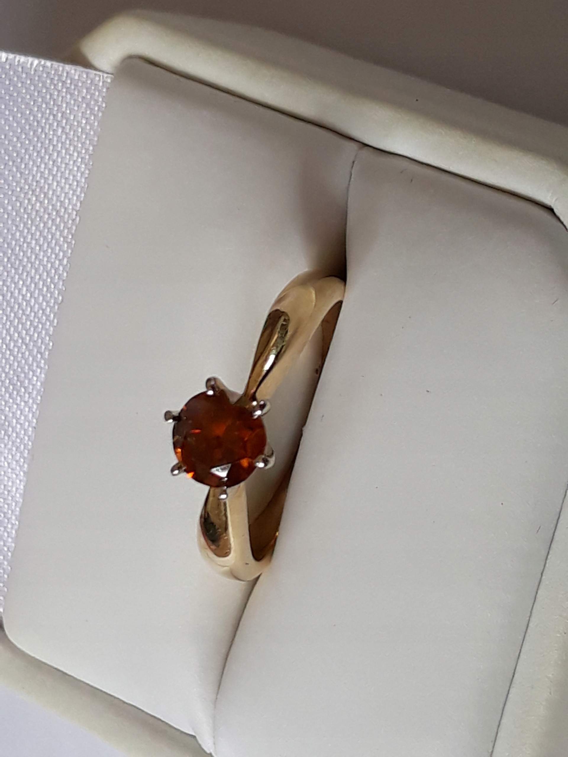 Diamantový prsteň 0,70 ct oranžovo-červený