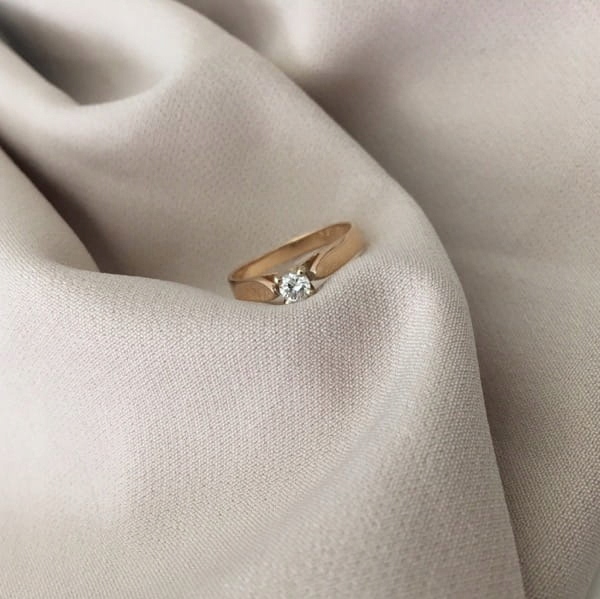 Žltý zlatý prsteň s diamantom 0,17ct