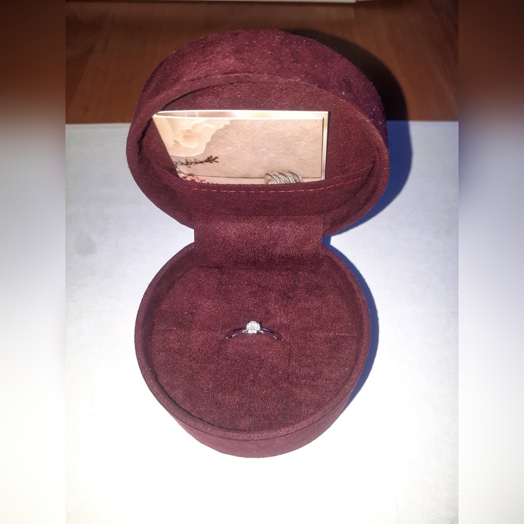 Zásnubný prsteň z bieleho zlata - nový diamant