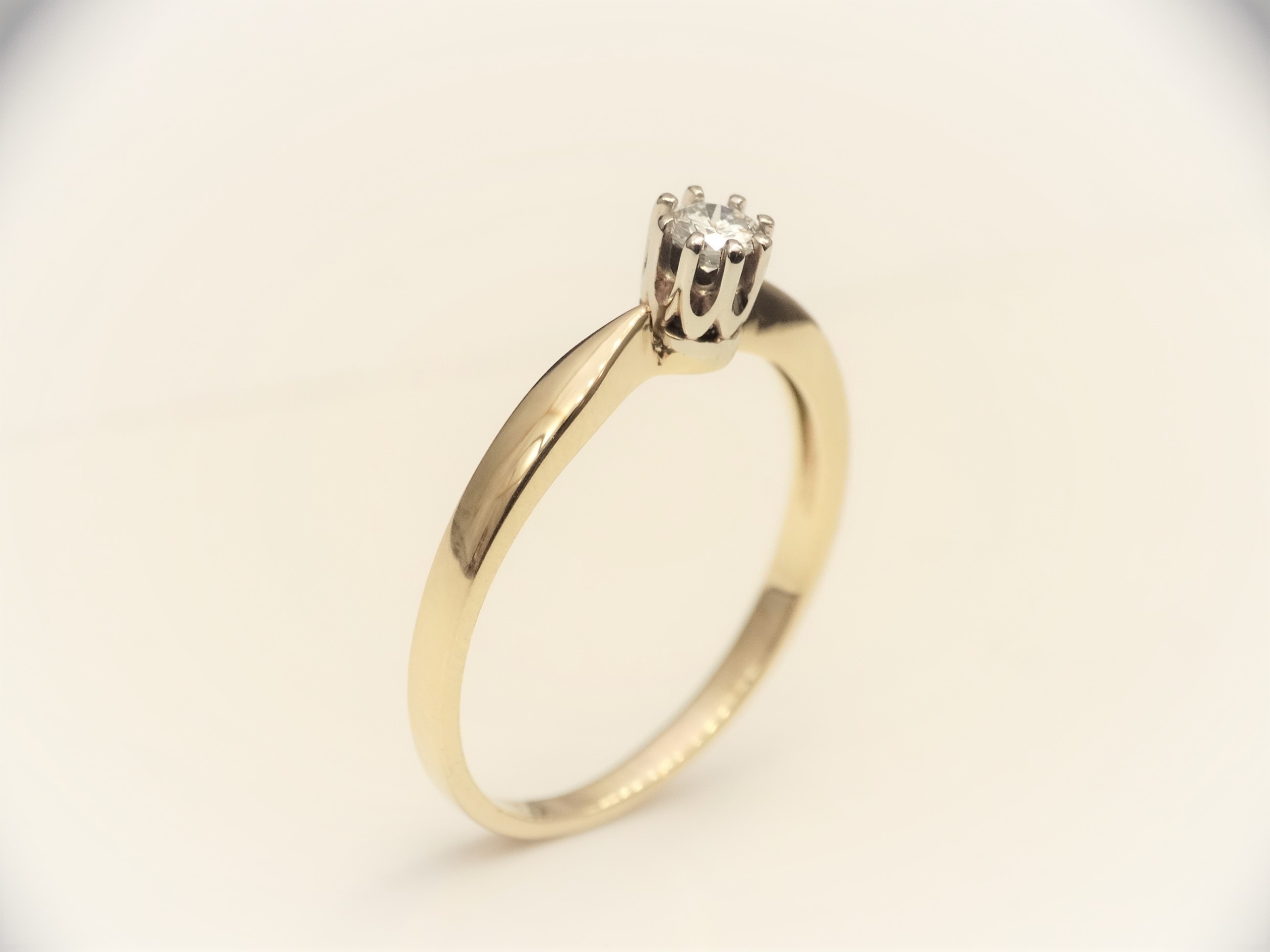 Zásnubný prsteň s diamantom 0,13 CT D SI1