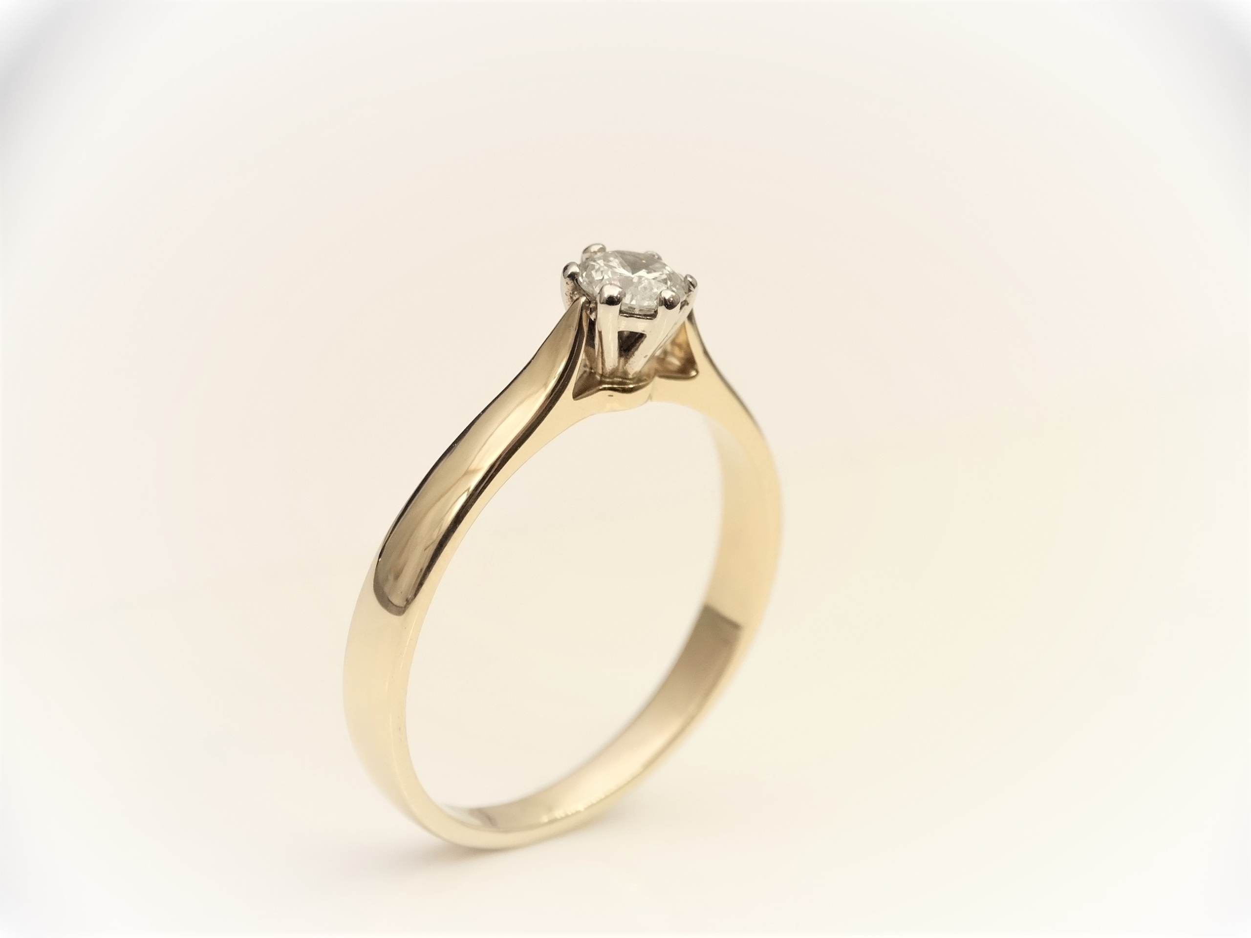 Zásnubný prsteň s diamantom 0,31 CT H SI2