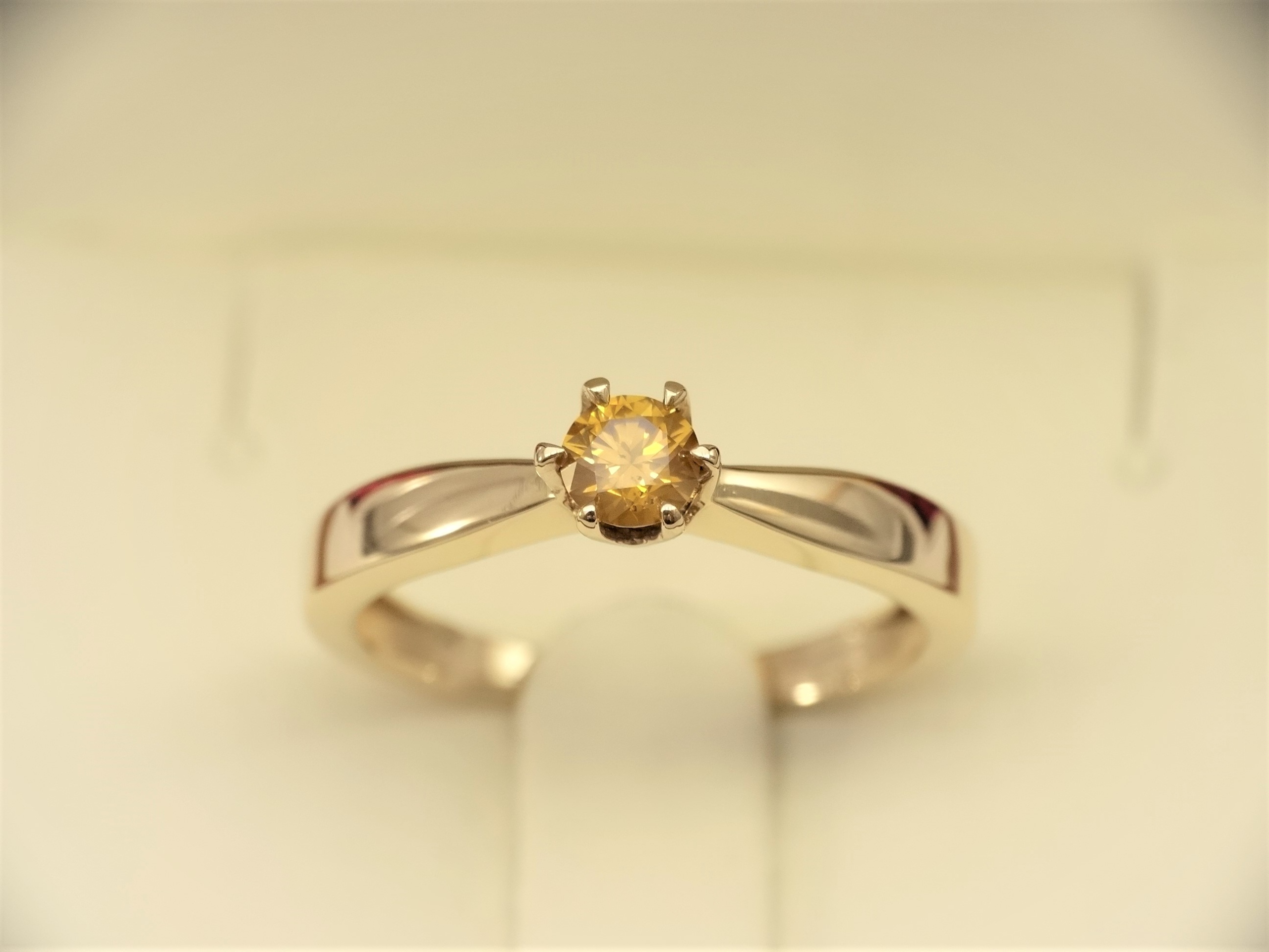Diamantový zásnubný prsteň žltý 0,25 CT