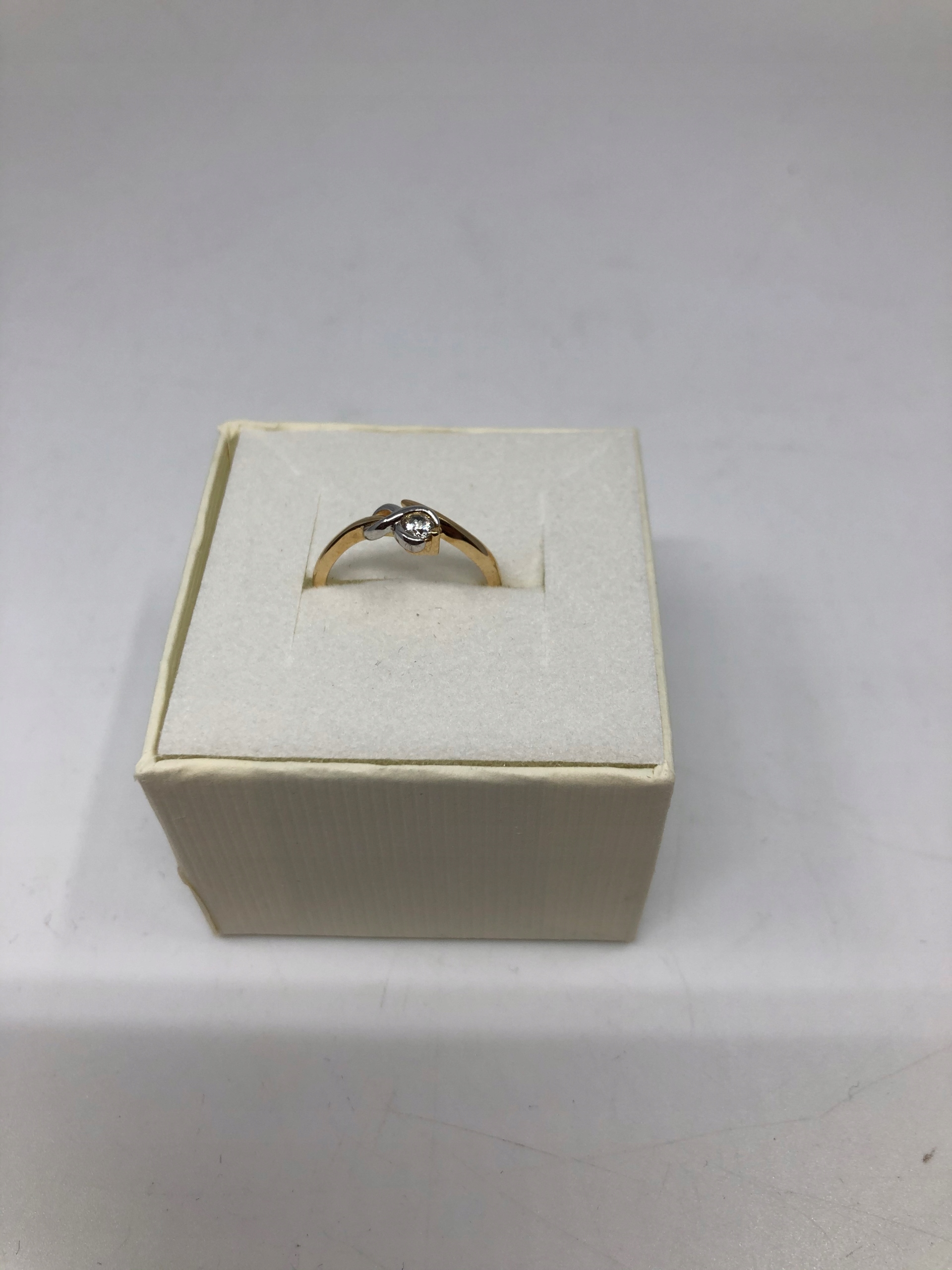 Zlatý prsteň 1,74 g s. 585