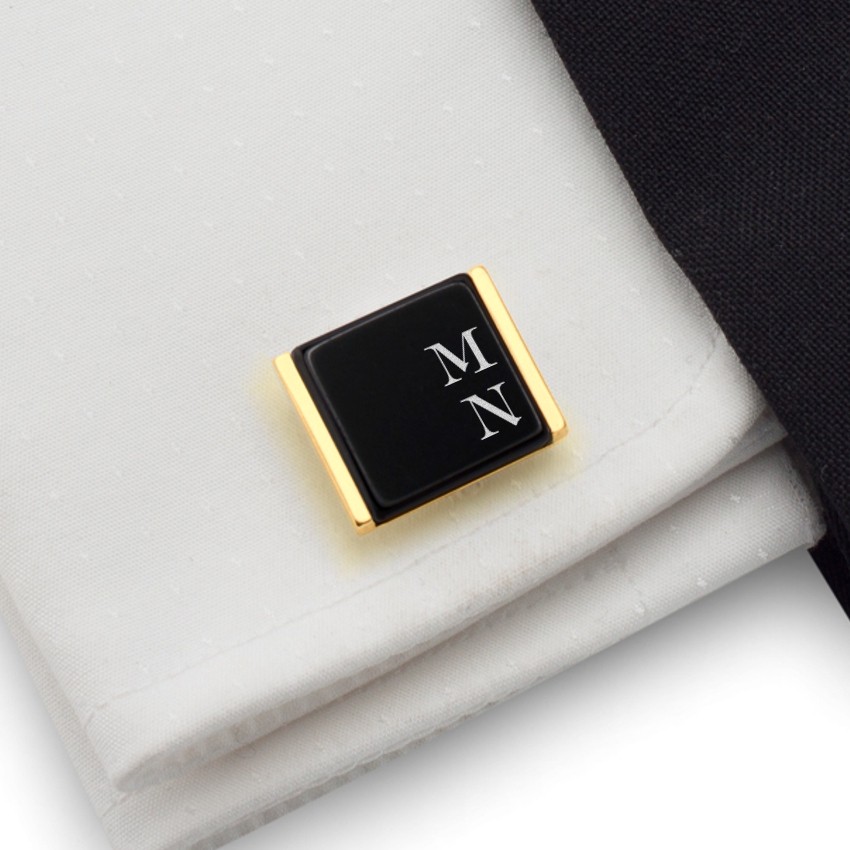 Darček s rytím CuffLinks pre zlatú košeľu