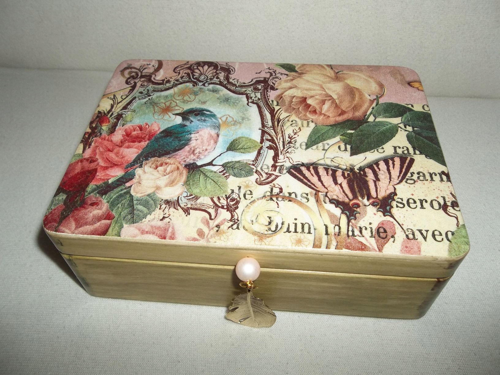 Vintage vtáčia decoupage rakevná krabica vyrobená ručne