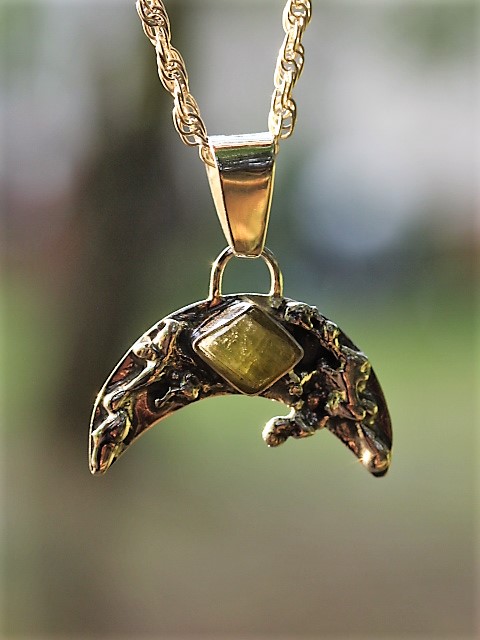 Strieborná lunana so zeleným turmalínom - Talisman.