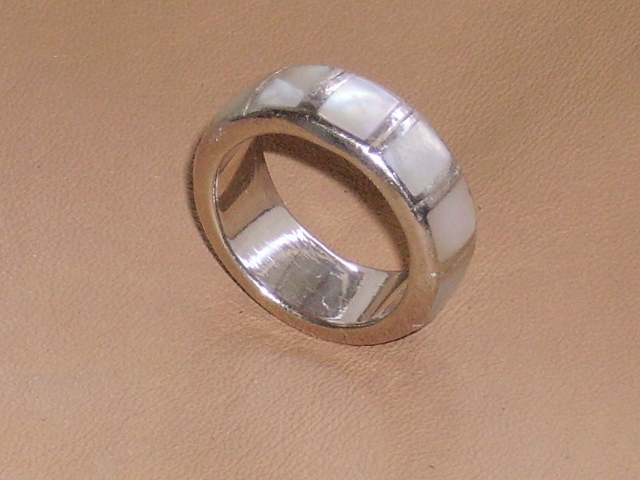 STRIEBORNÝ PRSTEŇ - PERLÁ - DIAM. 18,3 MM