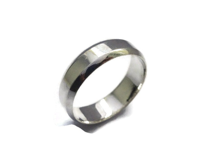 DÁMSKY STRIEBORNÝ PRSTEŇ S FÁZOU 6 MM M 23 925