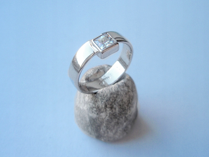 STRIEBRO R-12 RING, kubický zirkón