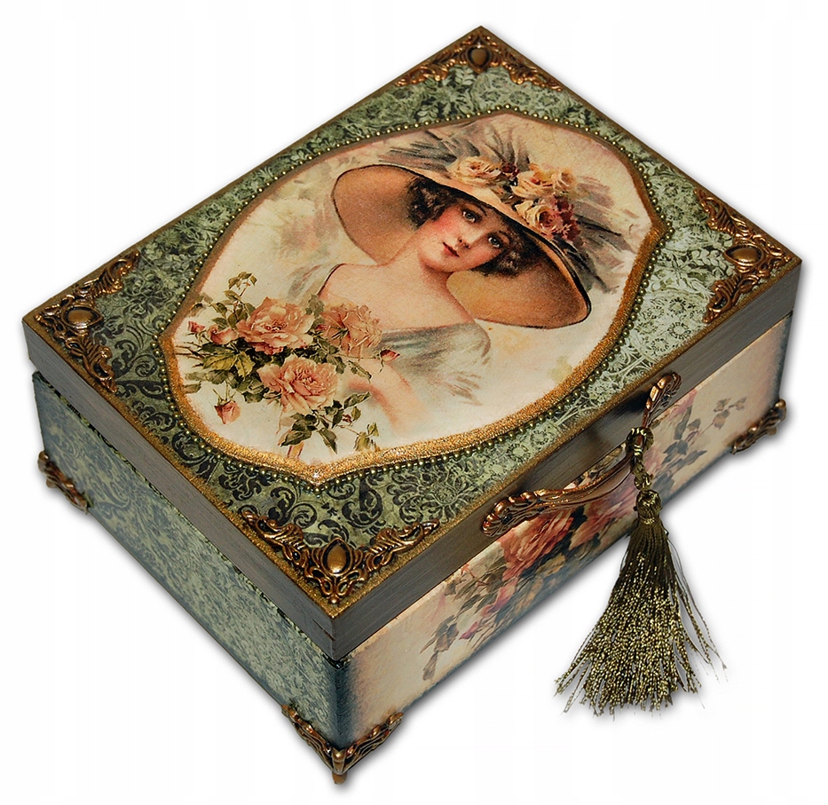 Drevený CASE RETRO MADAME so strapcom 19x14