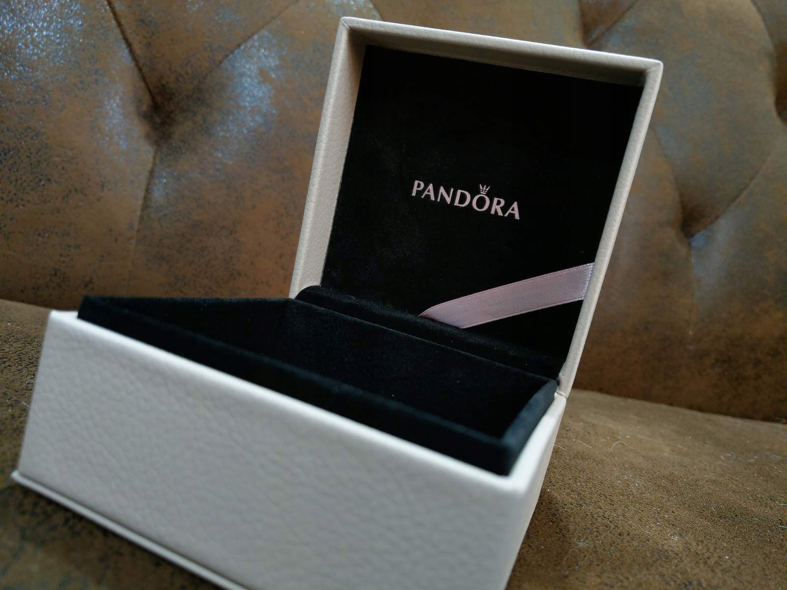 Kožené puzdro na náramok Pandora prívesky