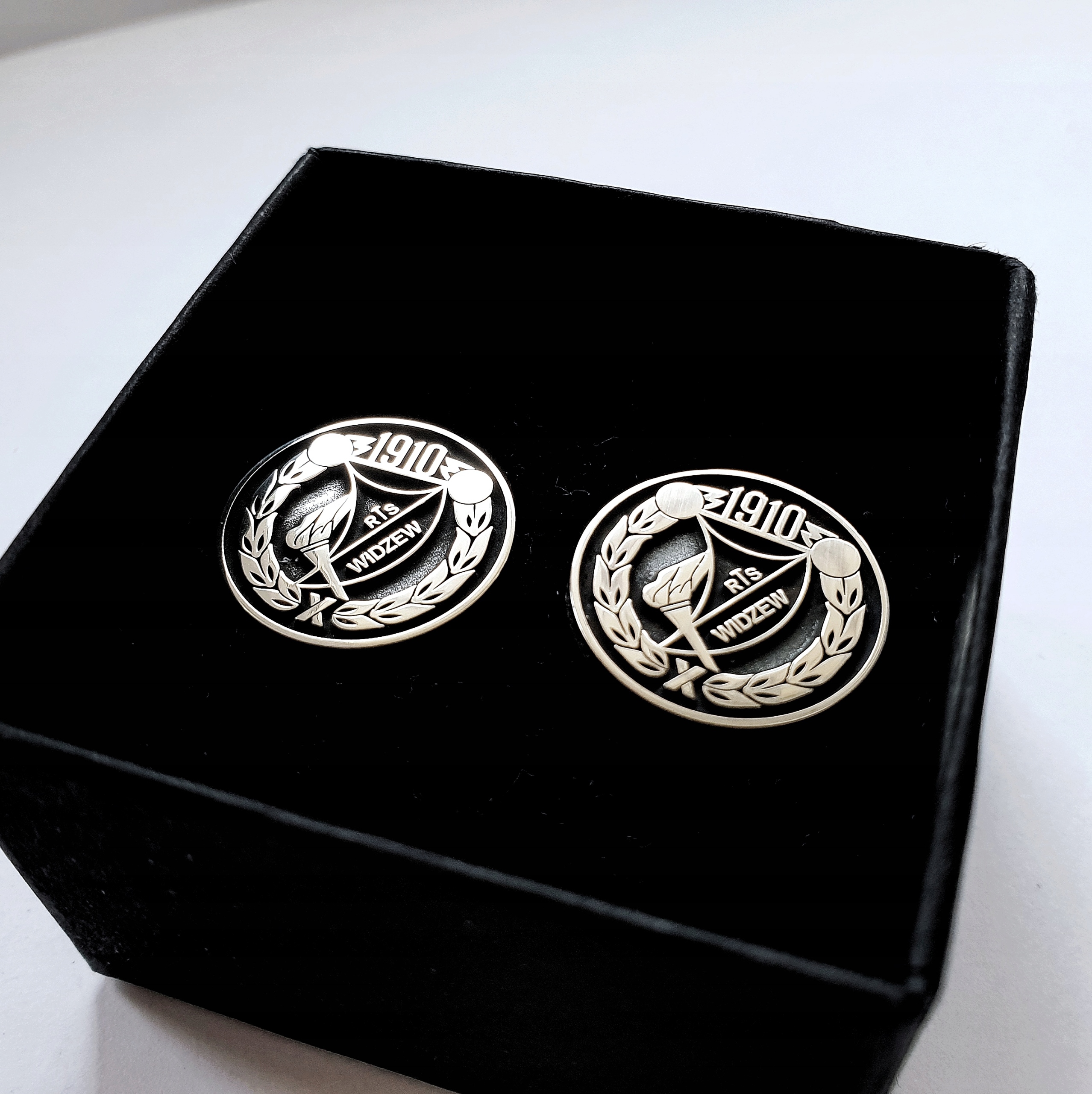 Cufflinks s erbom vášho klubového striebro