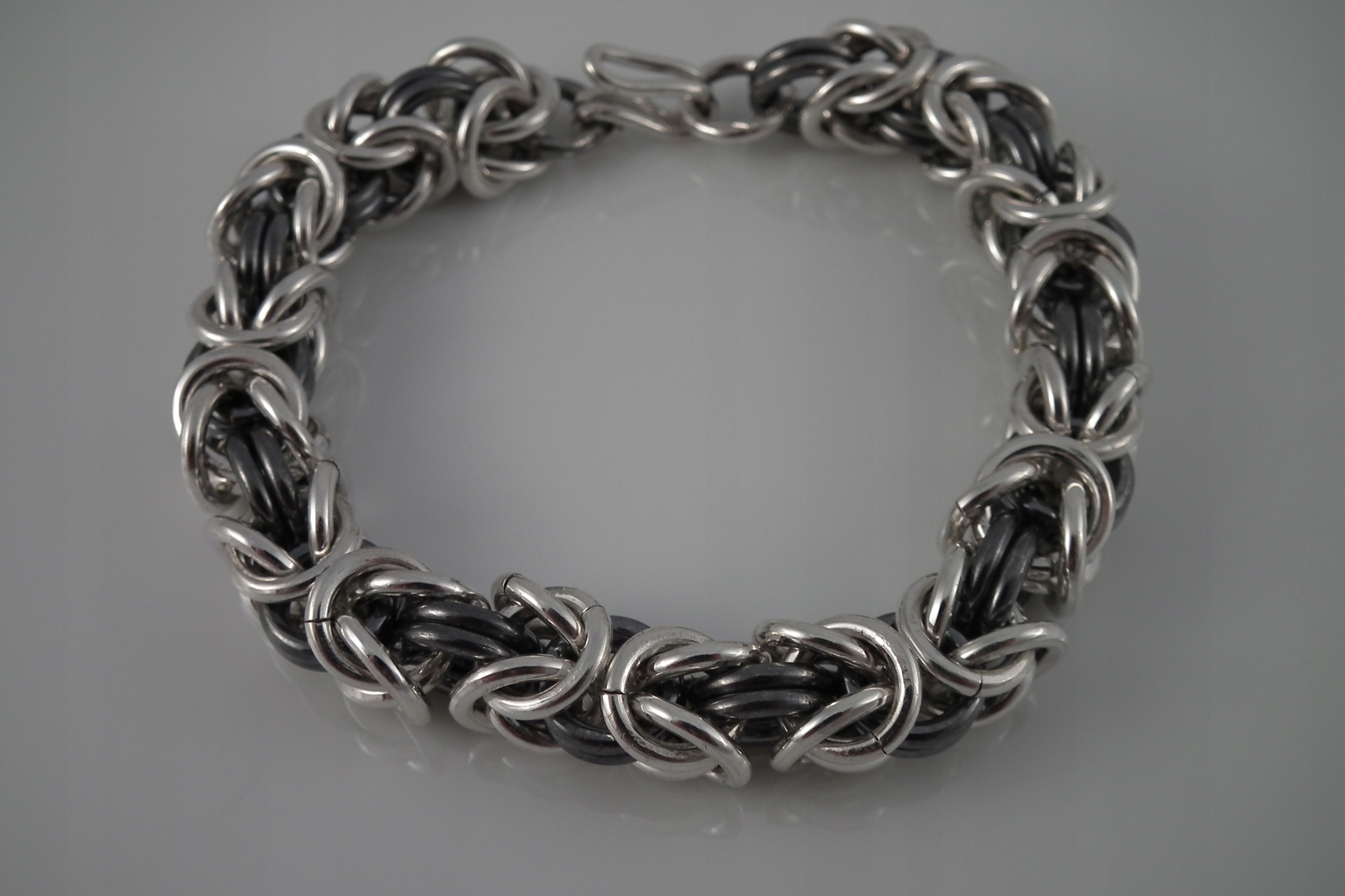 Strieborný náramok Royal Weave 107.4G