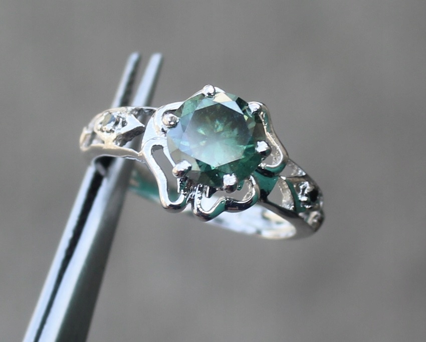 Strieborný prsteň s 1,62 ct moisanitom