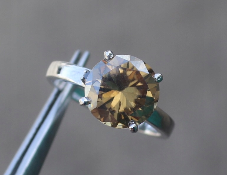 Strieborný prsteň s 3,8 ct moisanitom