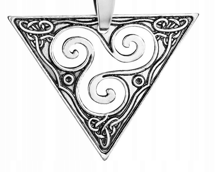 Triskelion triso slovanská mitológia