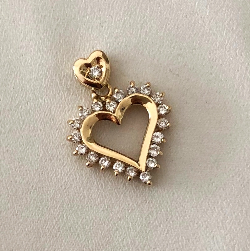 Prívesok zo srdca so žltým zlatom s diamantmi 0,42 ct