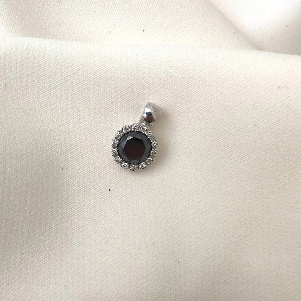 Biele zlato prívesok čierny diamant 1.21ct