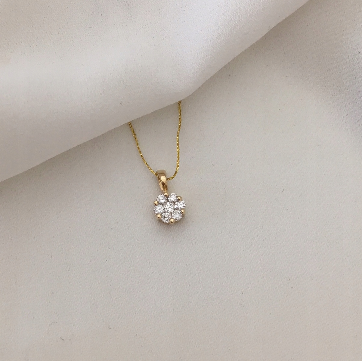 Žlté zlato prívesok s diamantmi 0,28ct