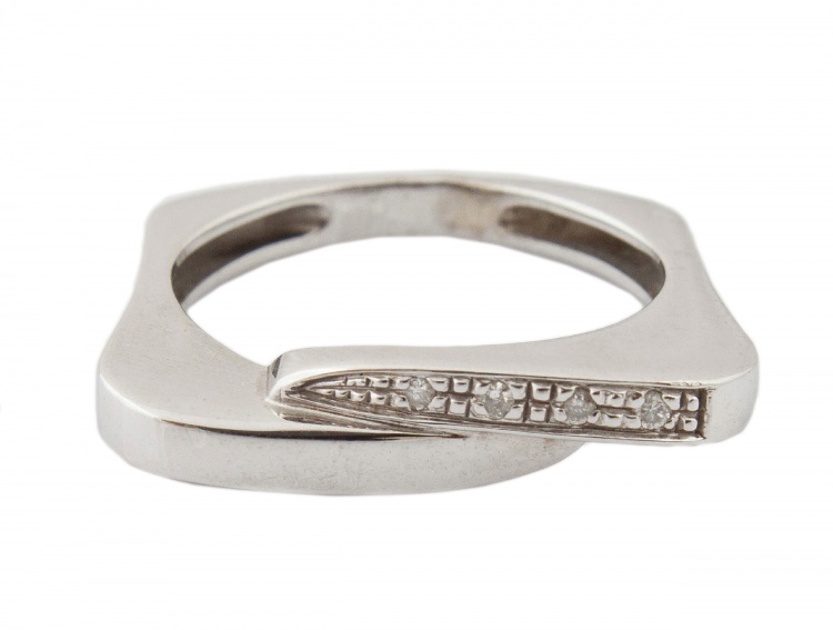 ZLATÝ PRSTEN S BRILIANTMI - 0,04 CT