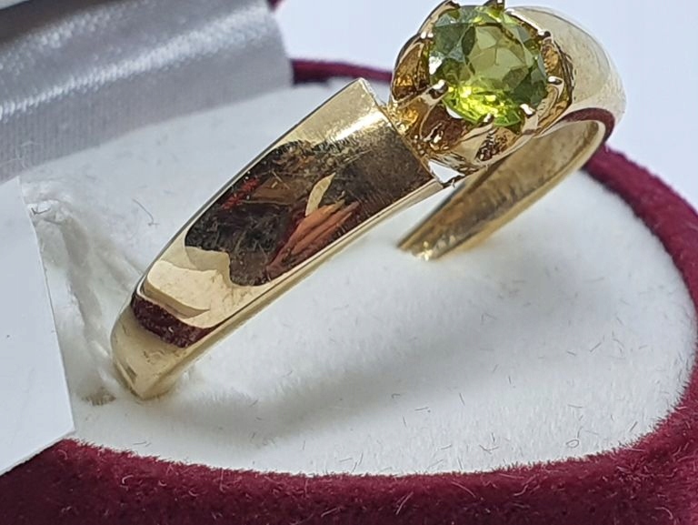 ZLATÝ PRSTEN S PERIDOTOM PR585 0,45CT