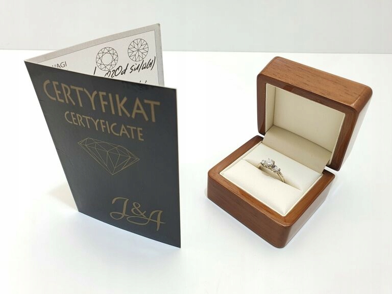 ZLATÝ DIAMANTOVÝ PRSTENEC! 2,34 G!