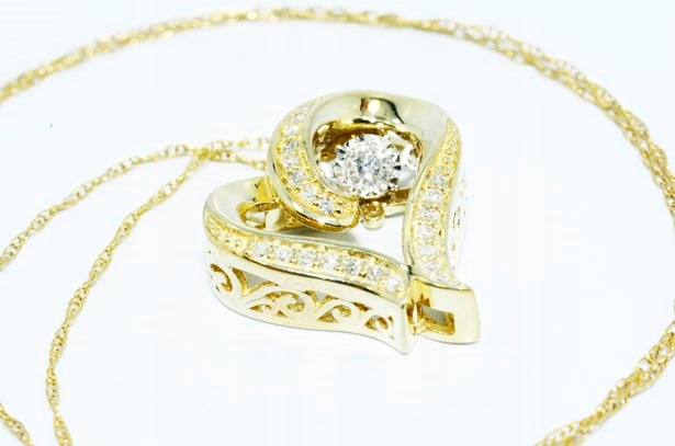 Náhrdelník z 10K zlata 0,26 ct diamanty