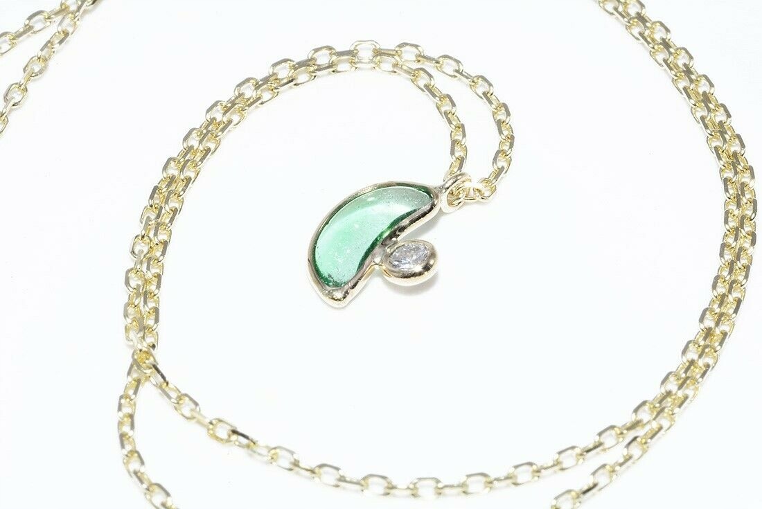 Náhrdelník zo 14 karátového smaragdu 0,40 ct diamantu 0,03 ct