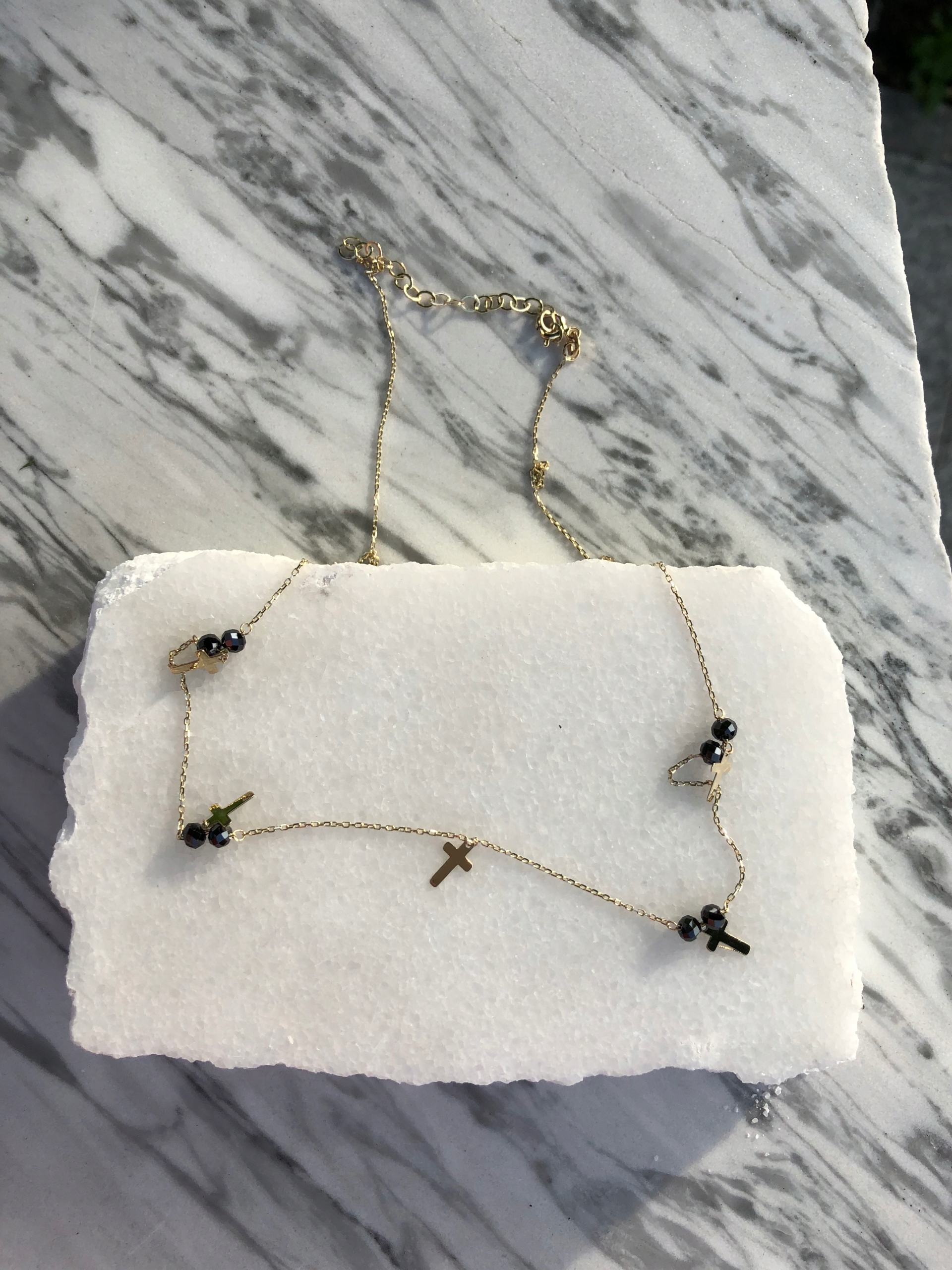 Golden Choker 5 Crosses s 8 vzorkami Onyxes 585.