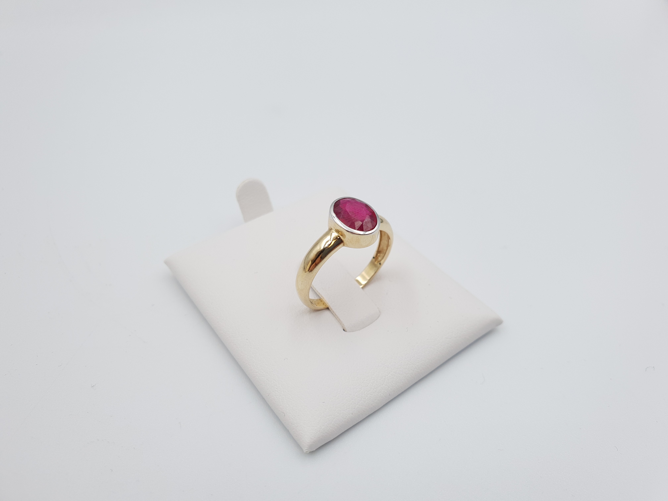 Zlatý prsteň 2,64G 585 14k r. 16