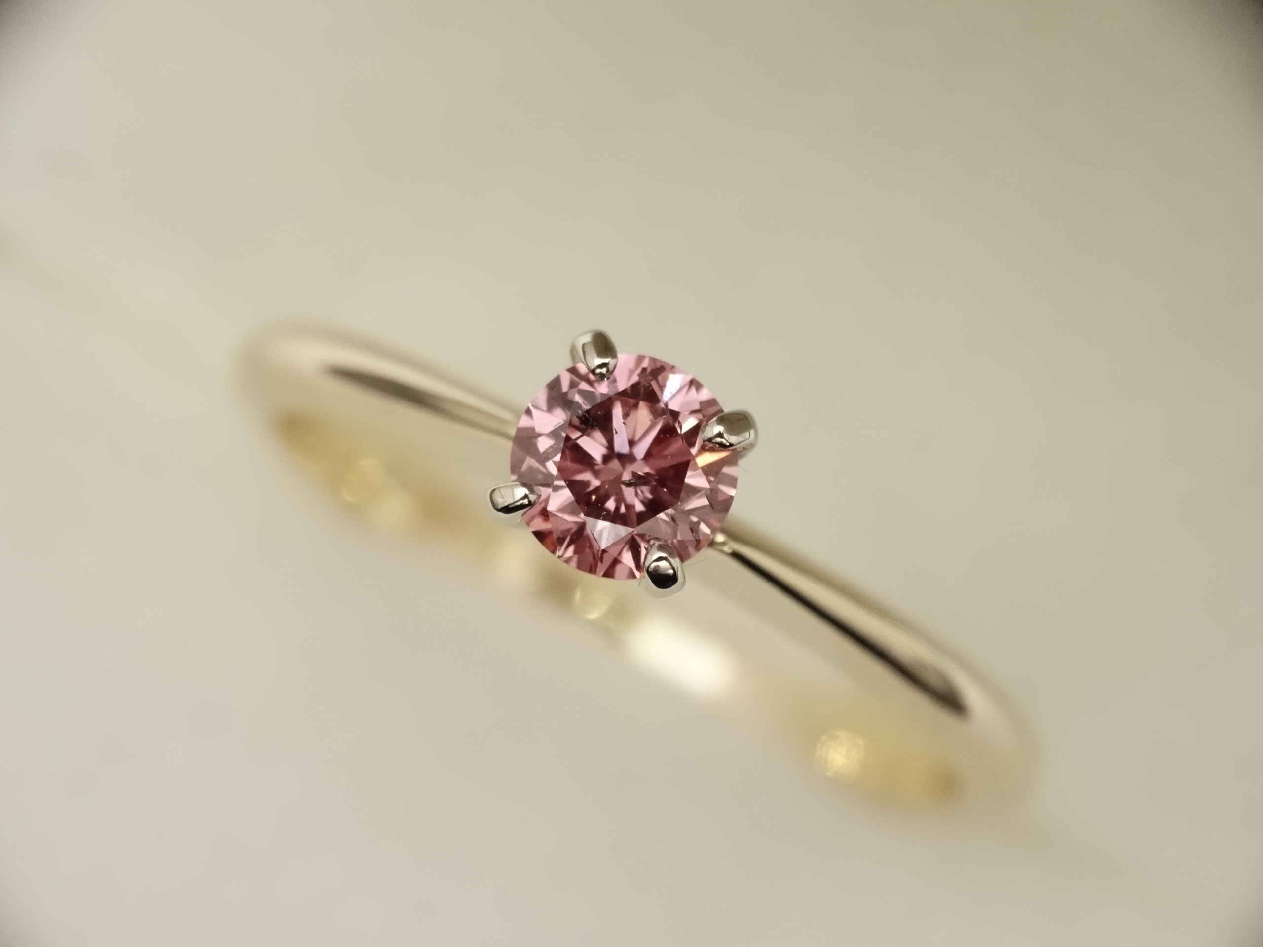 Zlatý prsteň s ružovým diamantom 0,58 CT SI1