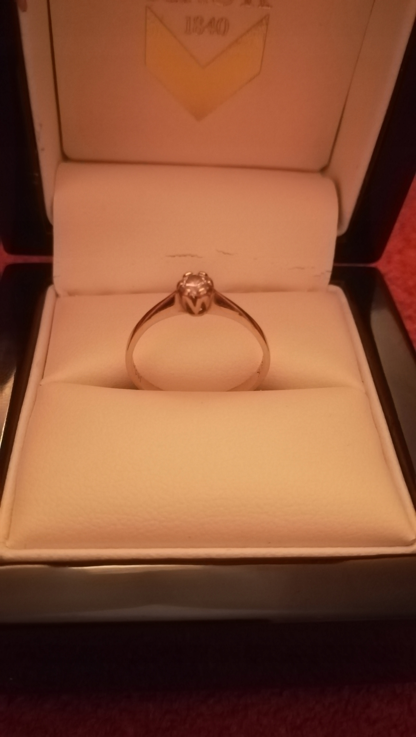 Zlatý prsteň s diamantom 0,15 ct