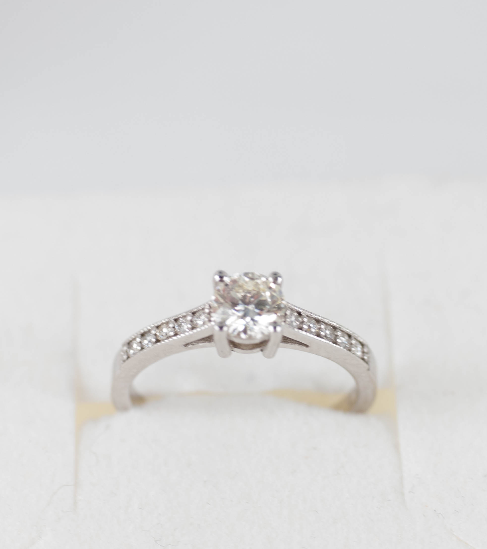 Zlatý prsteň s diamantmi 0,65 ct