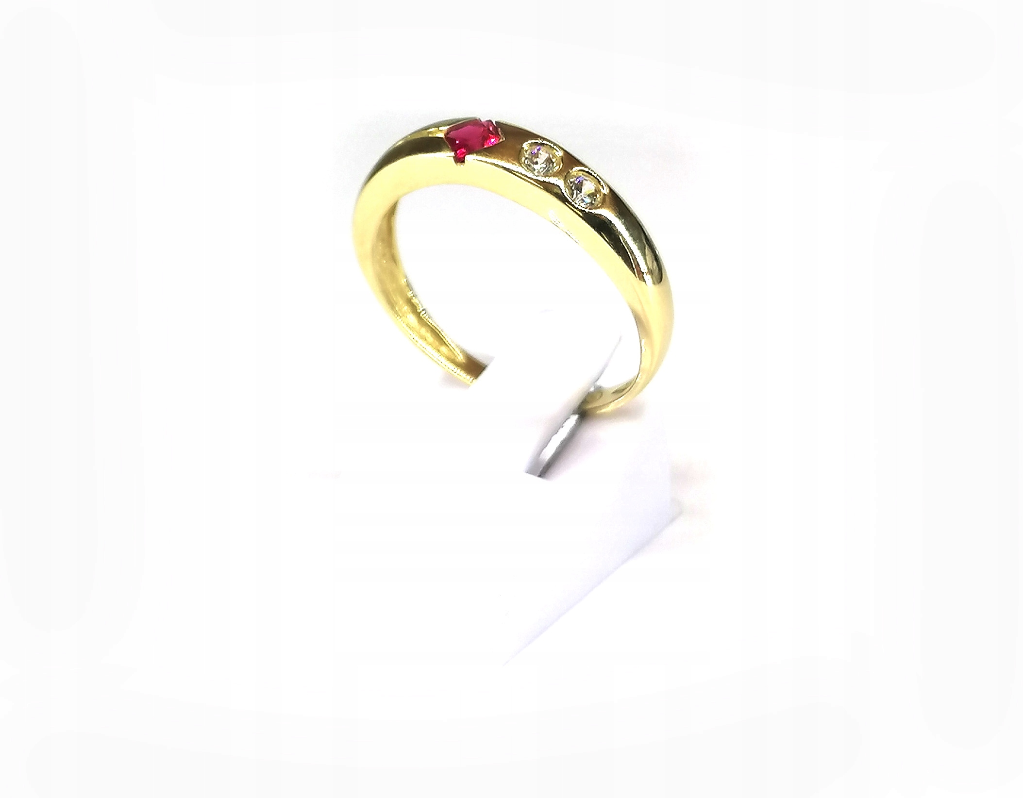 Zlatý prsteň s očkom, r 18, str. 585 2,33 g