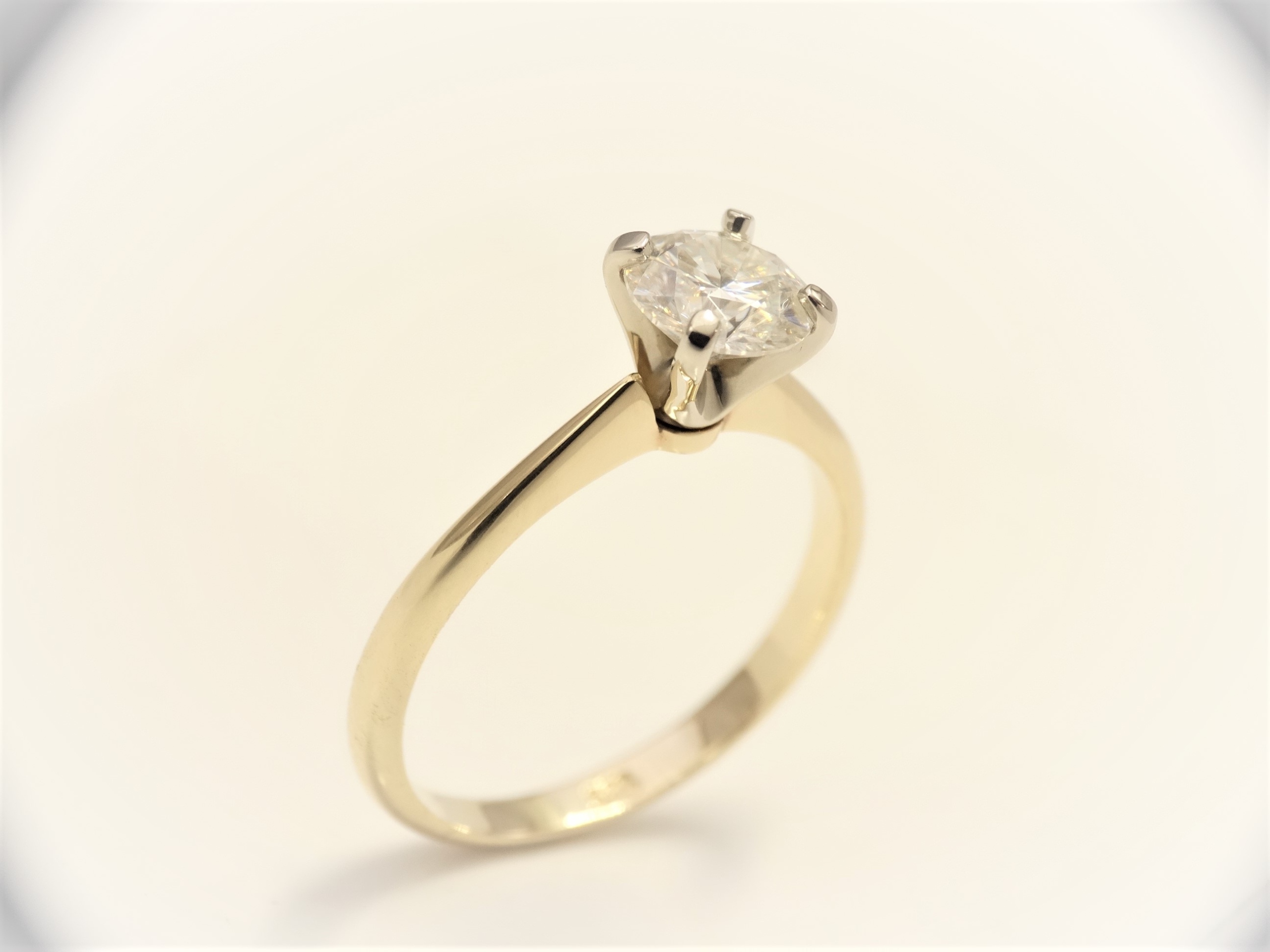 Zlatý zásnubný prsteň Moissanite 1CT 6,5 mm