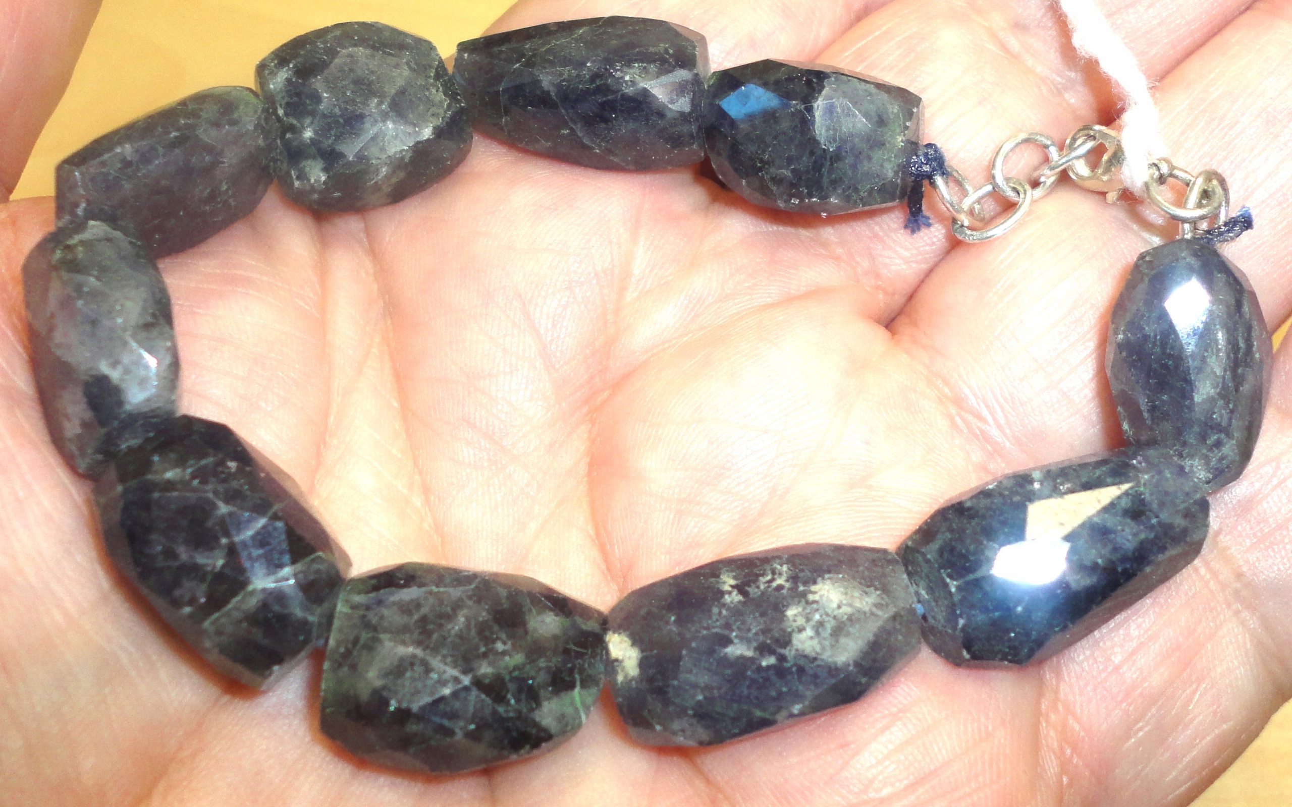 Náramok s prírodným lolite 172.45ct