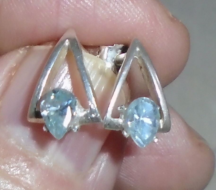 Náušnice Moissanitov ako strieborné diamanty