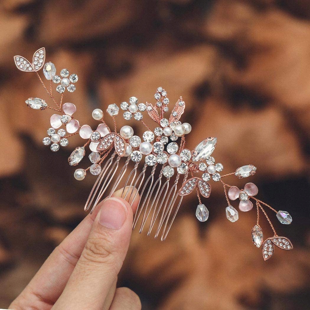 Slečna Kryszta móda alebo hrebeň balenie ruží