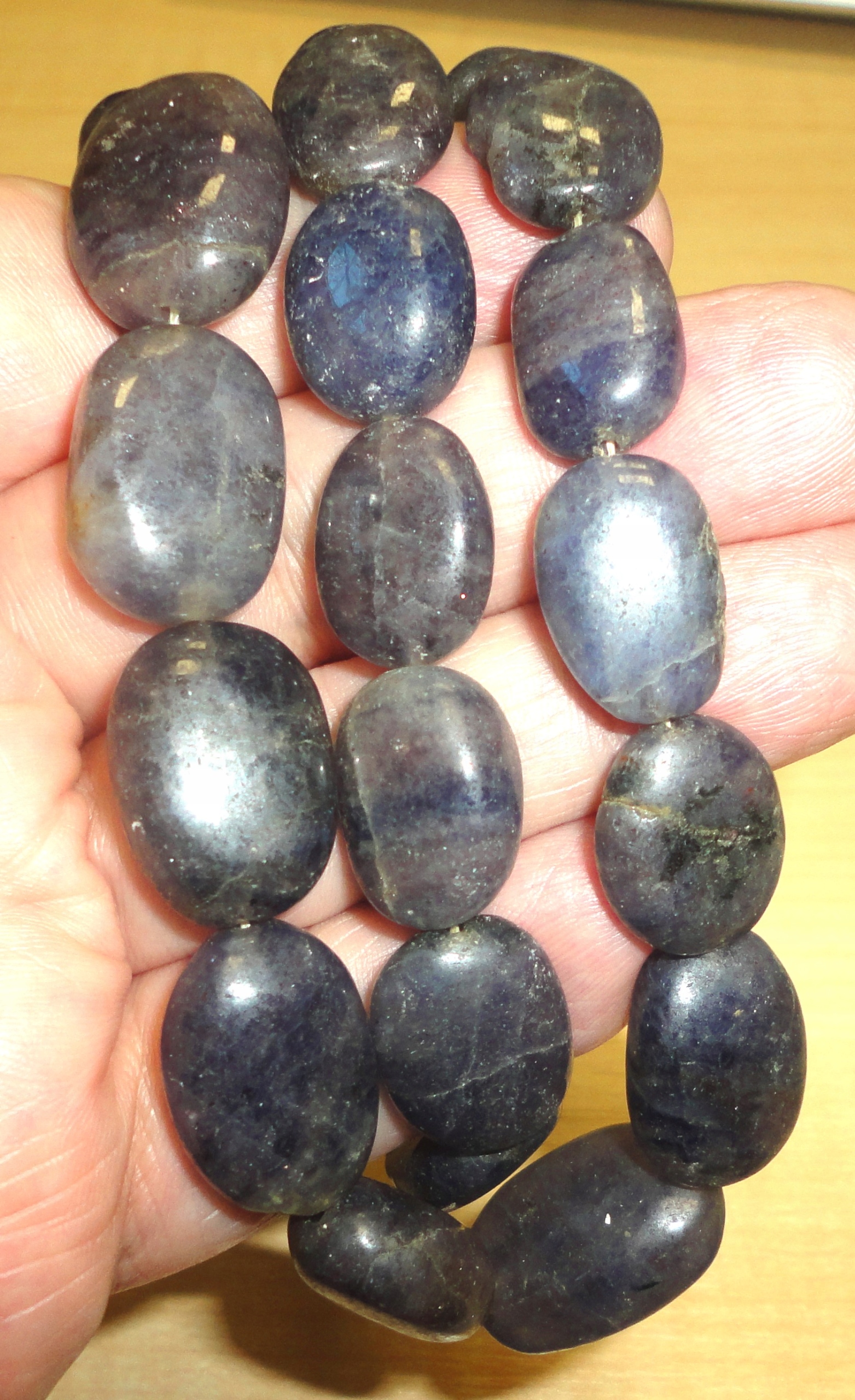 LOLITE A SAPPHIRES PRÍRODNÝ NÁRDKA 480.50CT