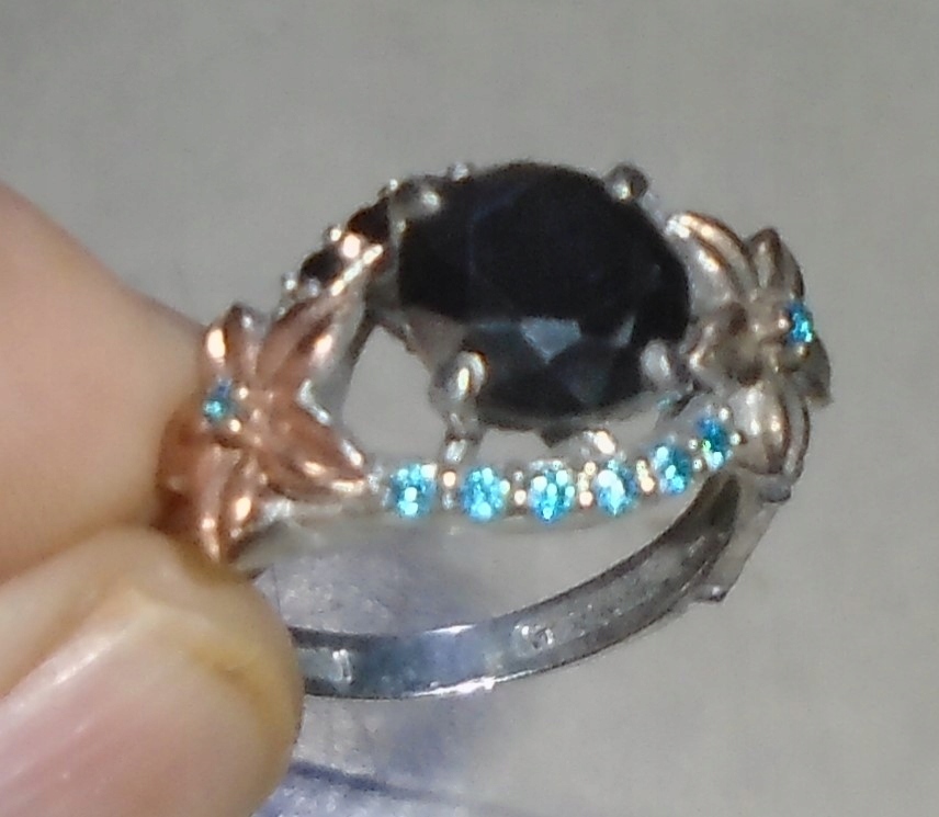 čierny moissanitový prsteň 27,25ct