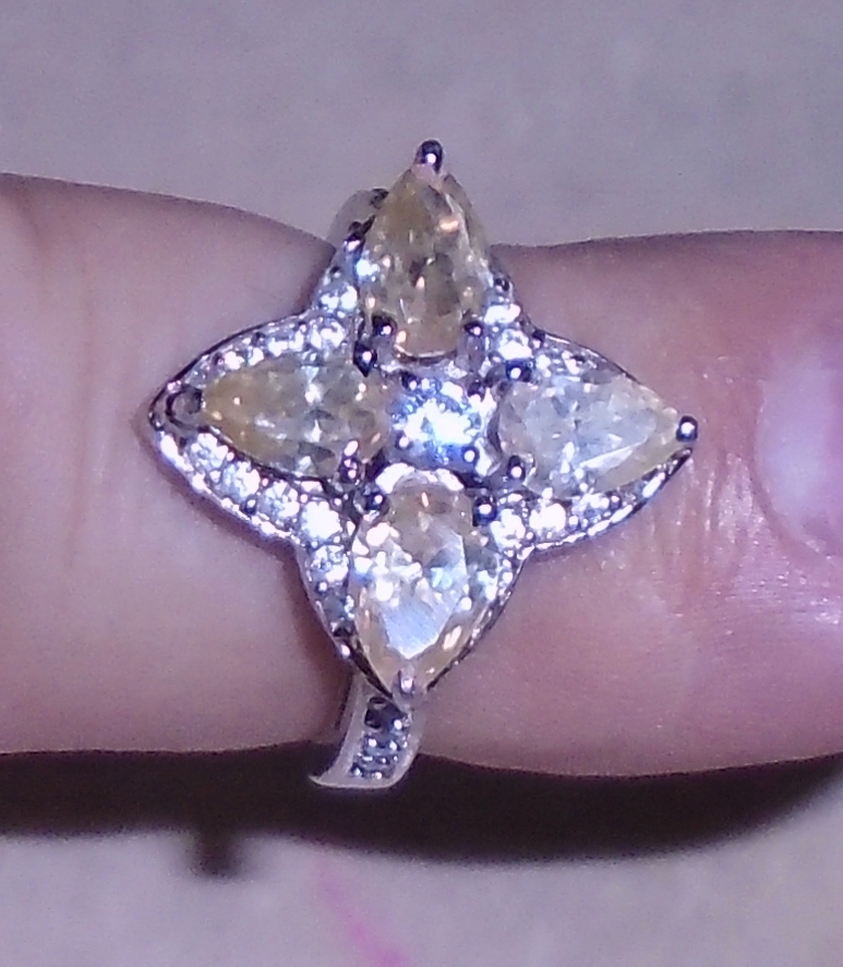 Moissanitový prsteň, podobne ako diamanty 22.90ct