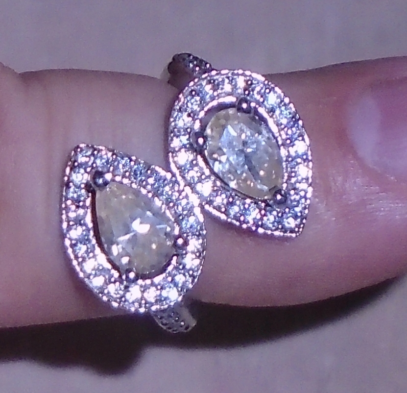 Moissanitový prsteň, podobne ako diamanty 24.35ct