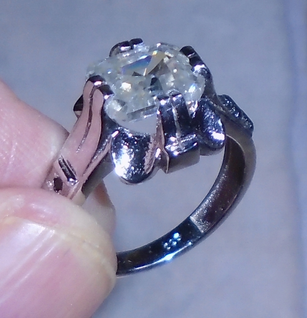 Moissanitový prsteň, podobne ako diamant 17.50ct