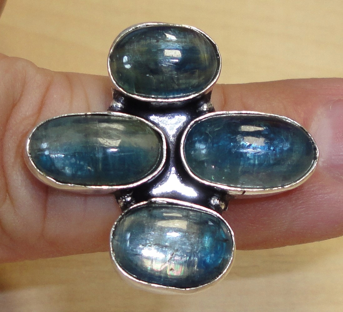 prsteň s prírodnými kyanitmi 45,50ct