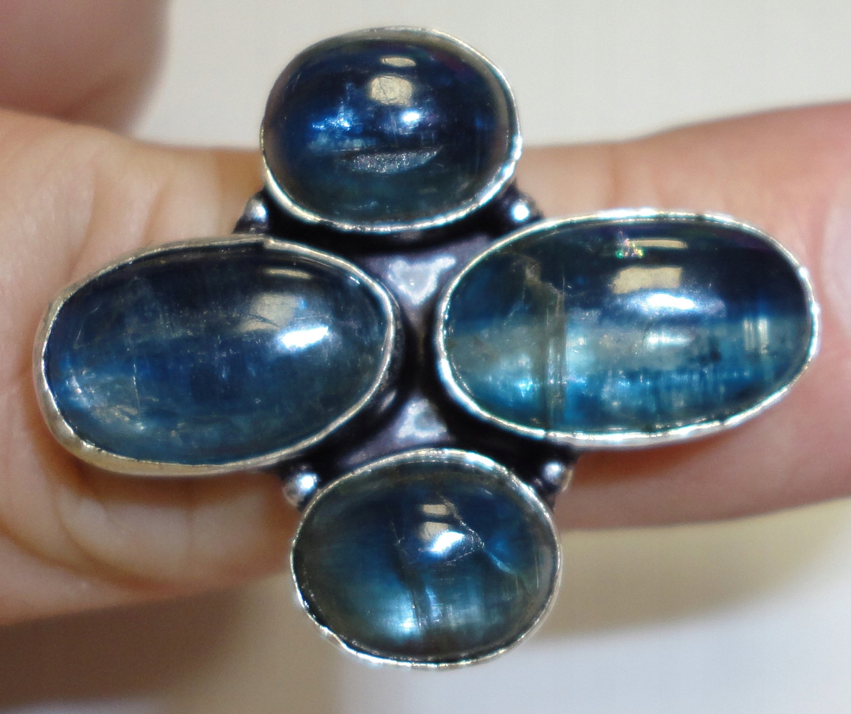 prsteň s prírodnými kyanitmi 47,15ct
