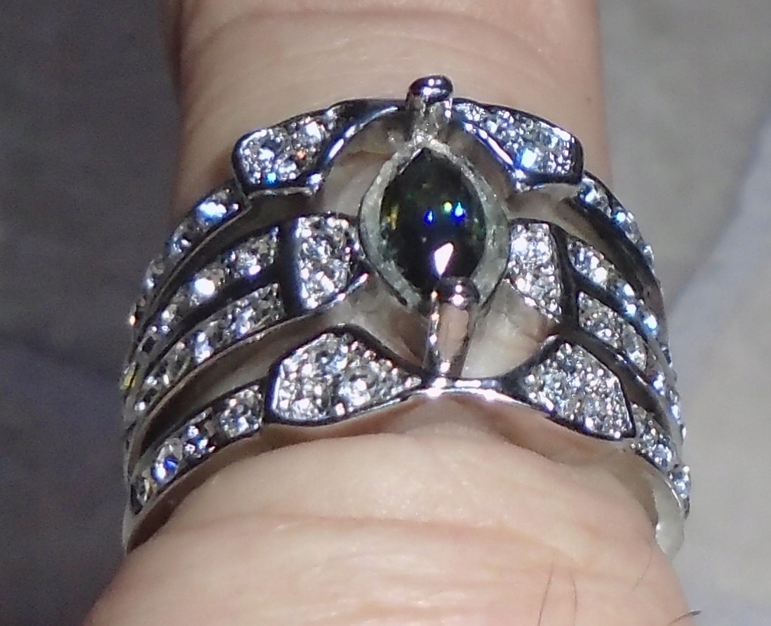 zelený moissanitový prsteň 38,45ct