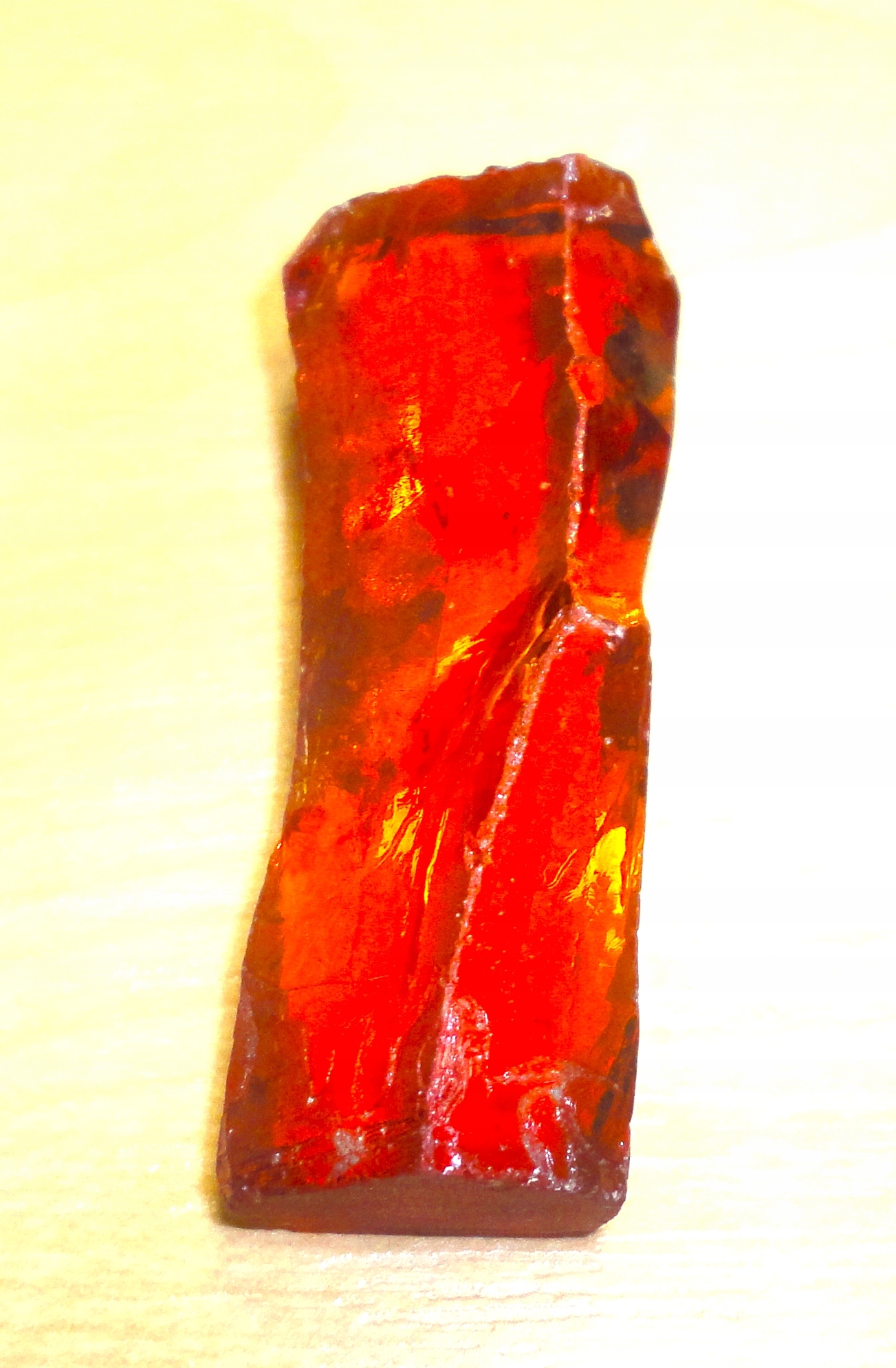 zirkón prírodný, surový z Kambodže s hmotnosťou 263,15ct